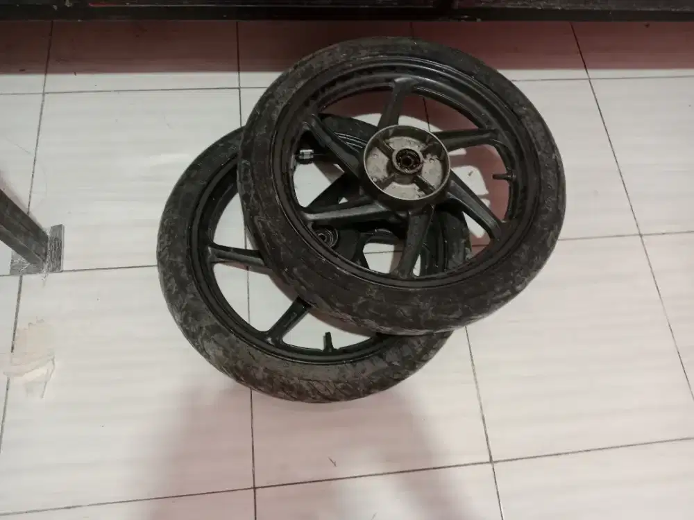 Velg dan ban oro honda cb 150r sepasang