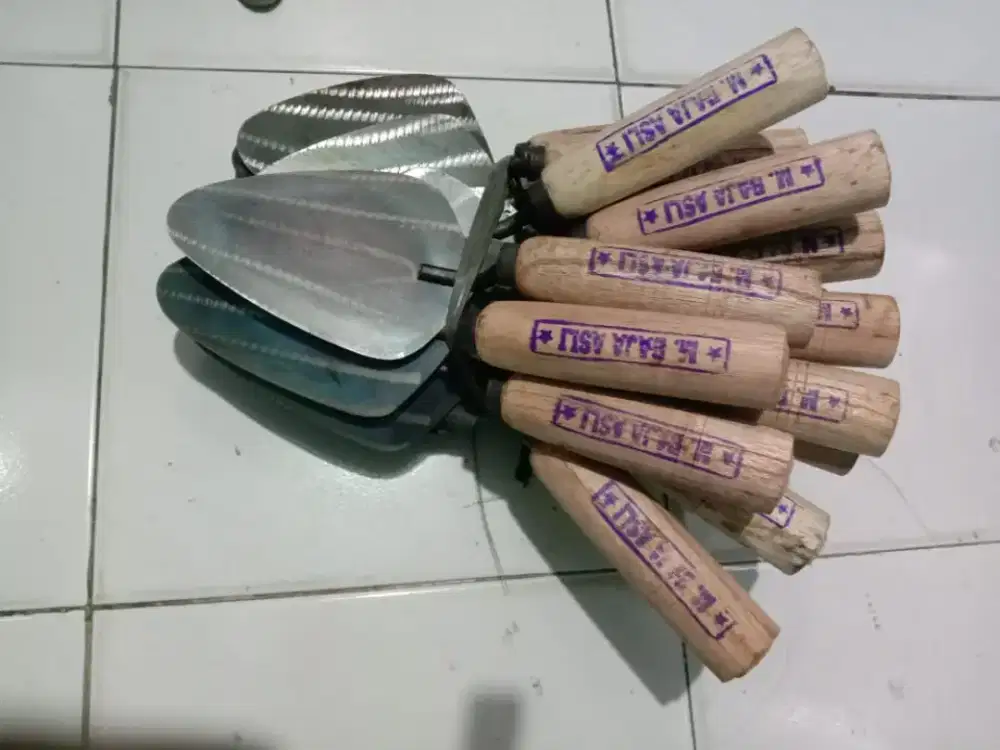 Sendok semen / cetok bangunan