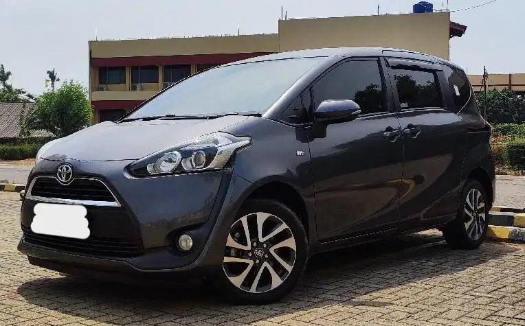 DP MURAH Toyota Sienta 1.5 V Bensin-AT 2016 Abu CSKXB