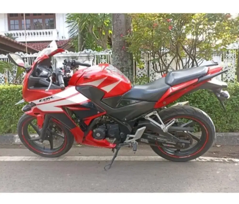 Jual motor bekas CBR 150R tahun 2015