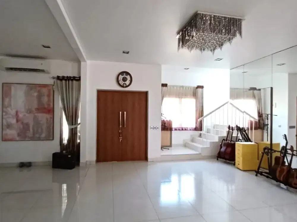 Rumah hoek 2lt 237m type 3KT Cluster Cassia JGC Jakarta Garden City Cakung