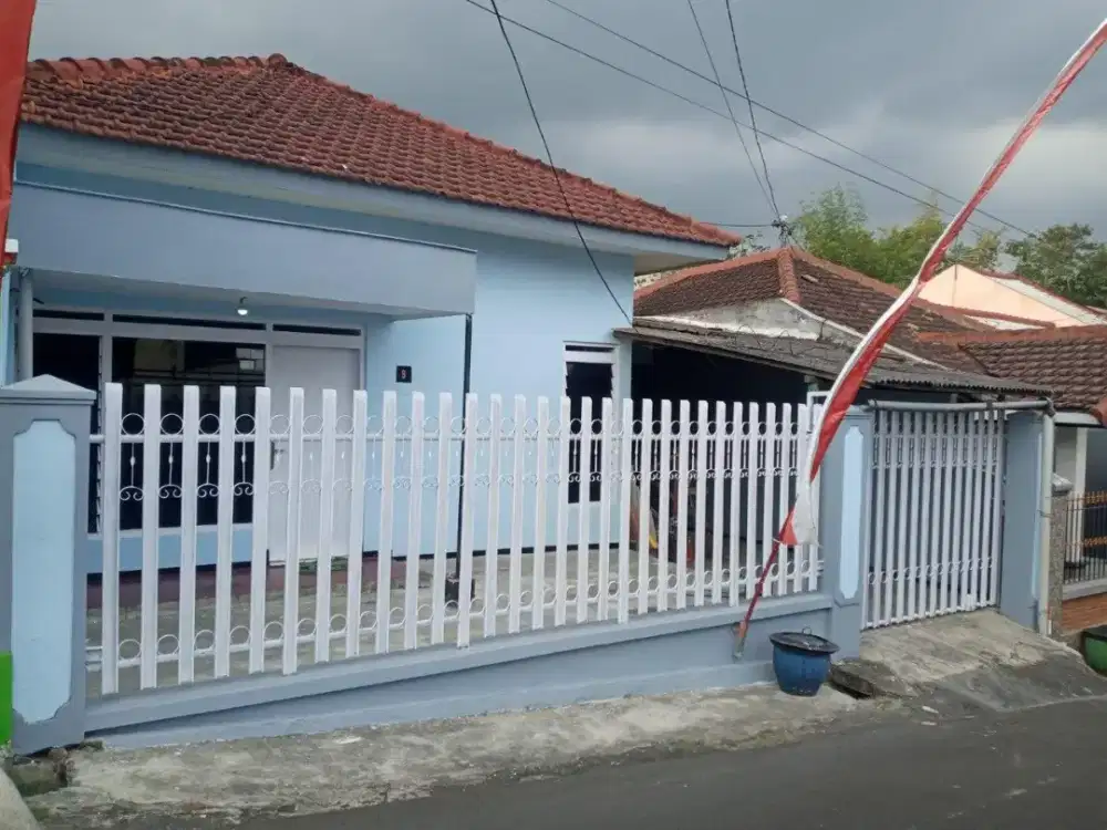 Rumah Malang Kota Jl Teluk Semangka Tanah Luas Non Furnish Depan Fasum