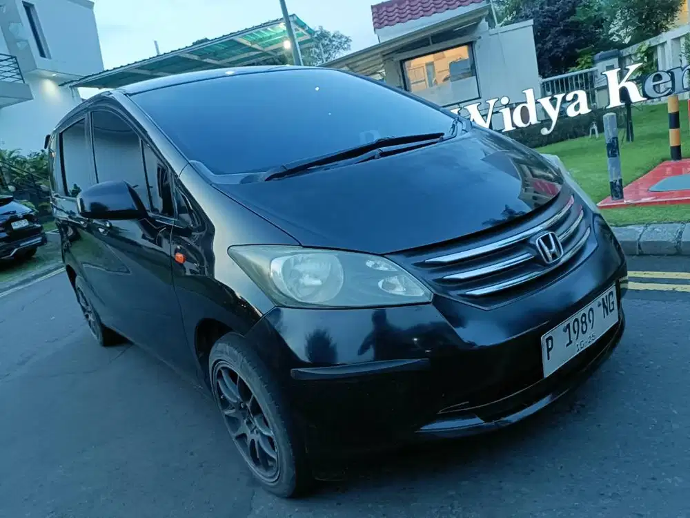 HONDA FREED E AT TAHUN 2009