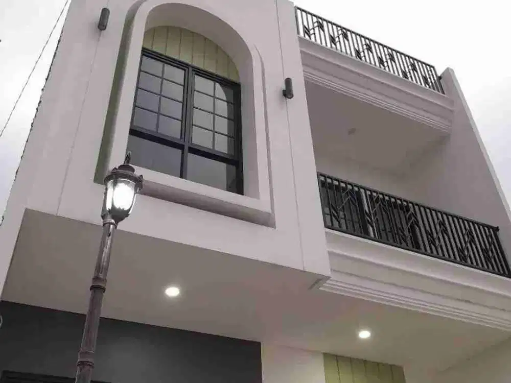 Rumah 2 lantai plus rooftop  cluster cantik mewah, nyaman. Strategis : dekat ke stasiun, alun2 kota Depok, pasar, sekolah, GDC