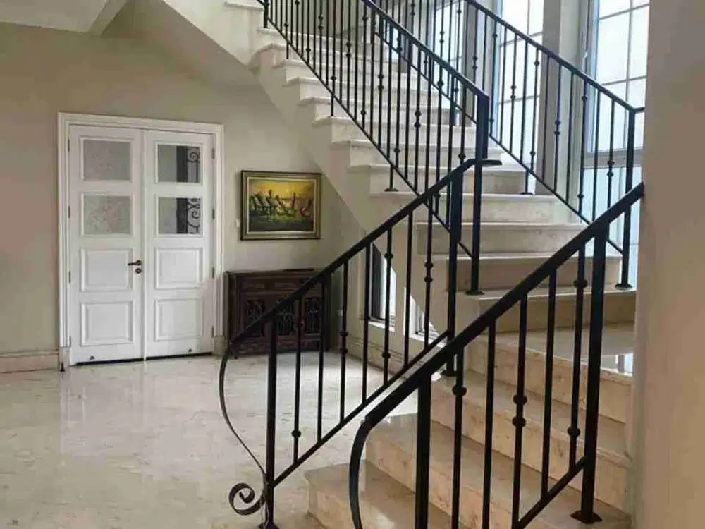 Dijual Rumah Mewah Taman Golf Lippo Karawaci