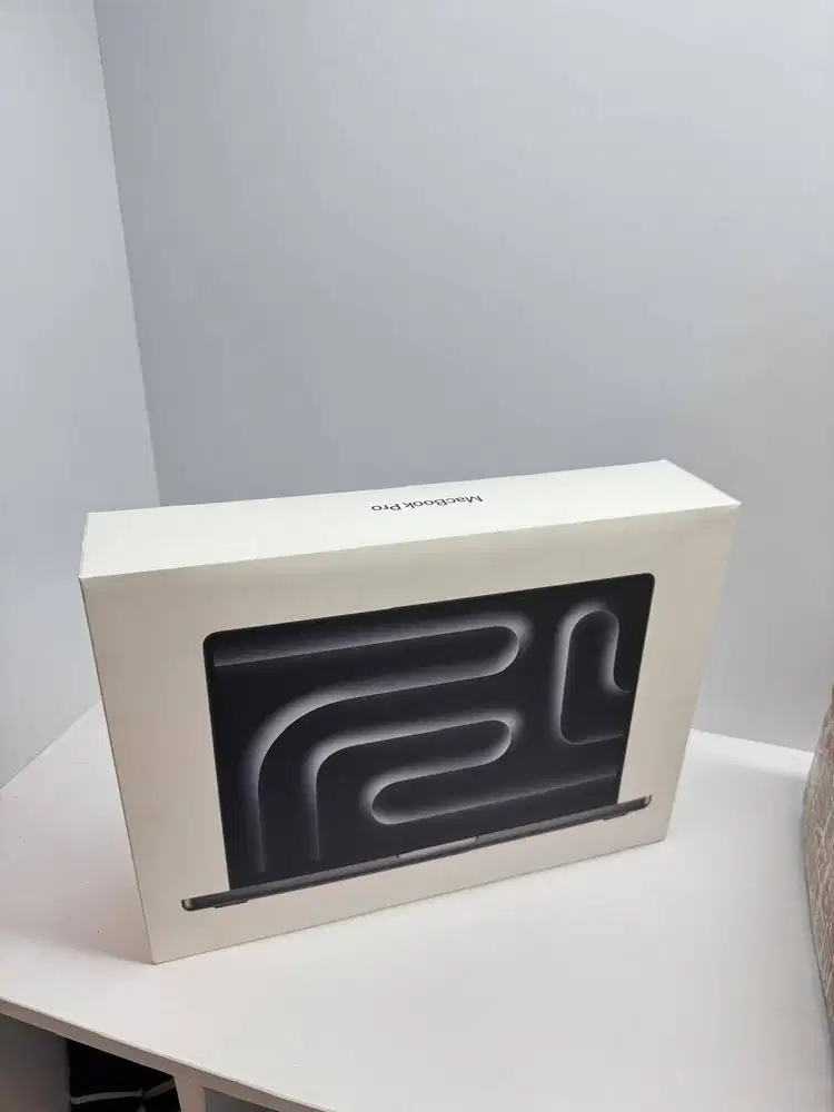 NEW! MacBook Pro M5  [16/512GB]