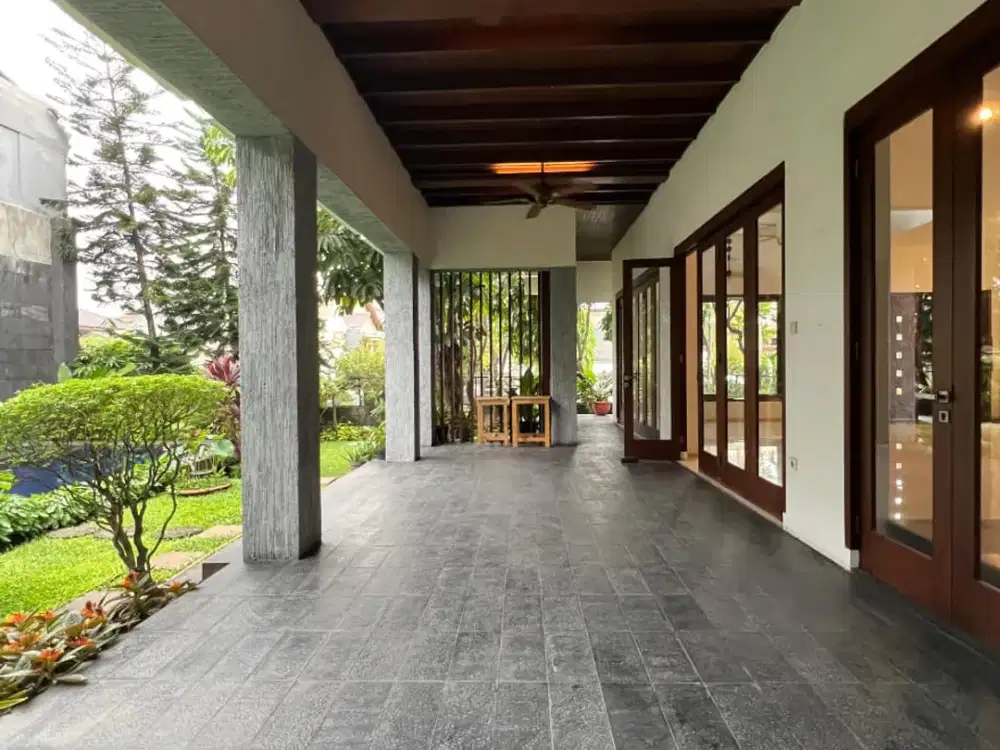 Disewakan Rumah Mewah Pondok Indah Kolam Renang