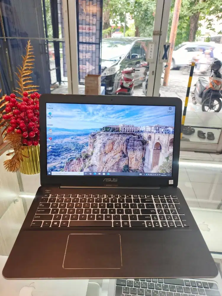 Laptop Asus 15 inci Design