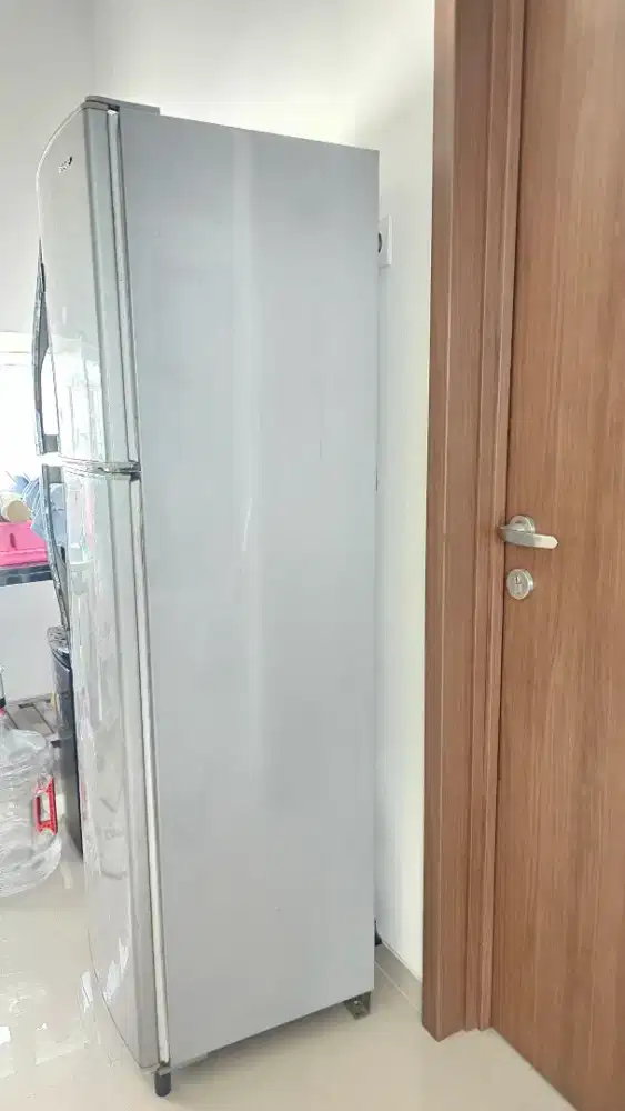 Kulkas 2 pintu Sharp Kondisi Bagus ‼️
