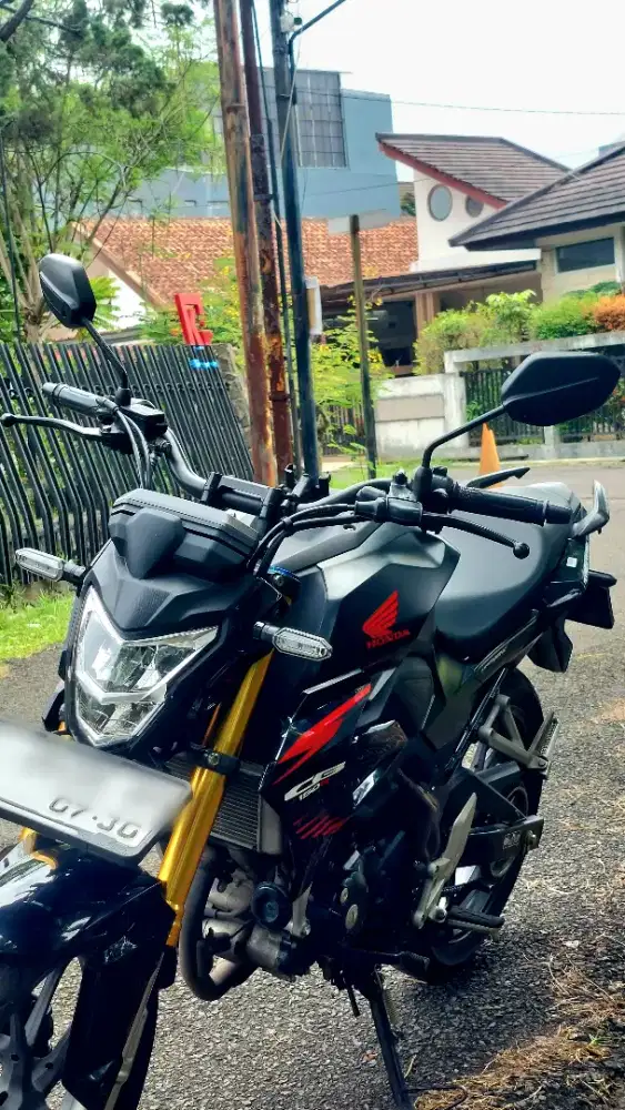 HONDA CB 150R, KM 9rbuan. Hanya dipakai main!!