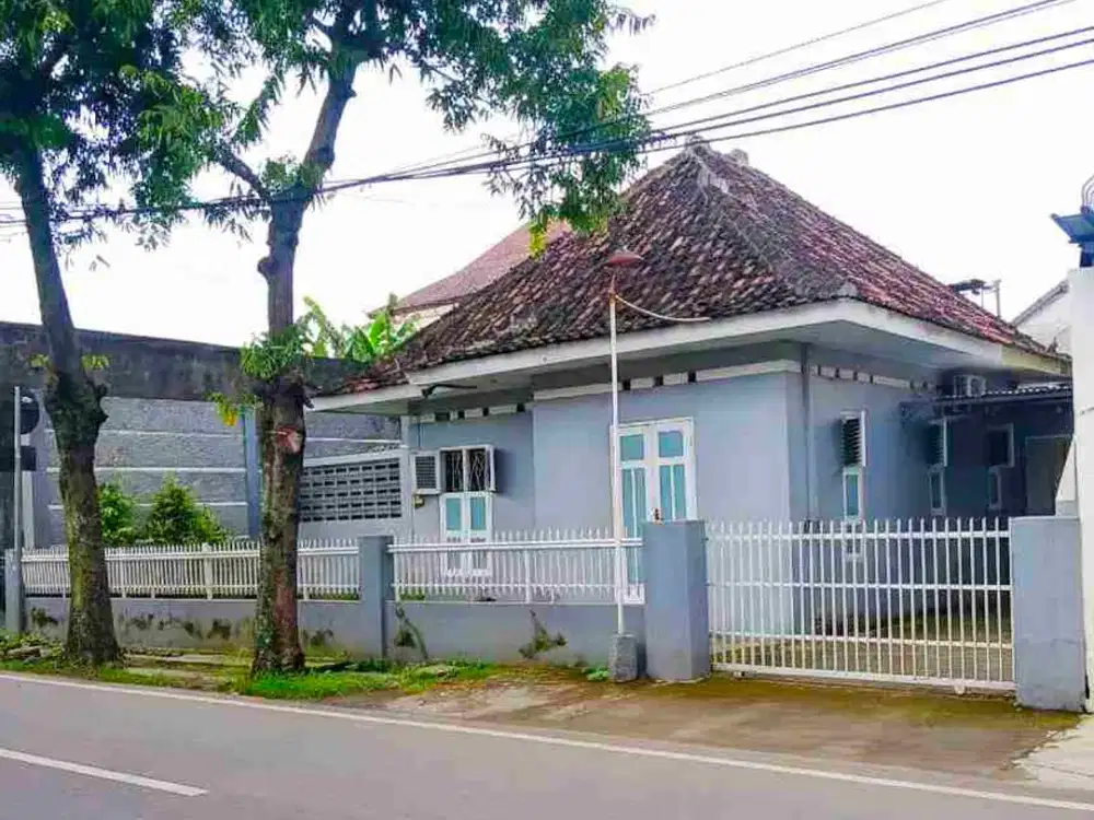 Rumah Luas Strategis di Danukusuman Surakarta