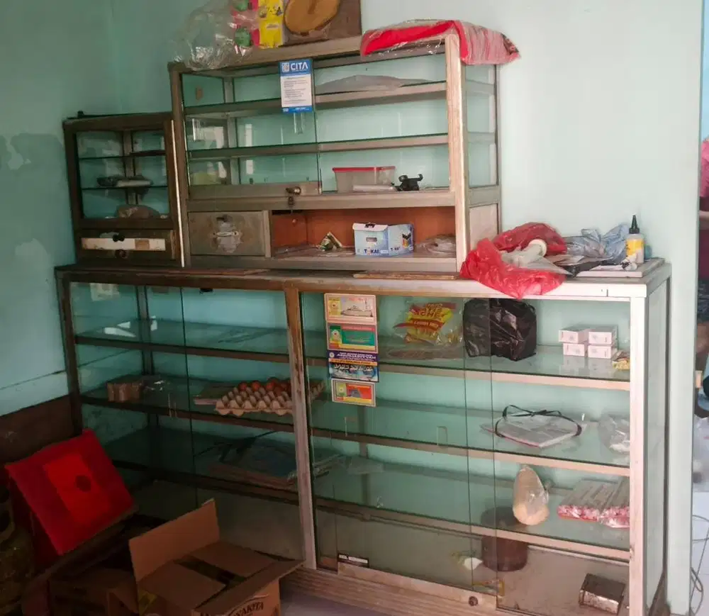 Di jual cepet etalase barang bagus