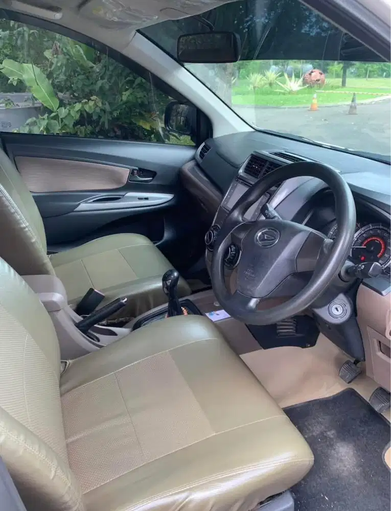 Dijual sarung jok mobil 3 baris full set. Bekas pemakaian xenia R 2016