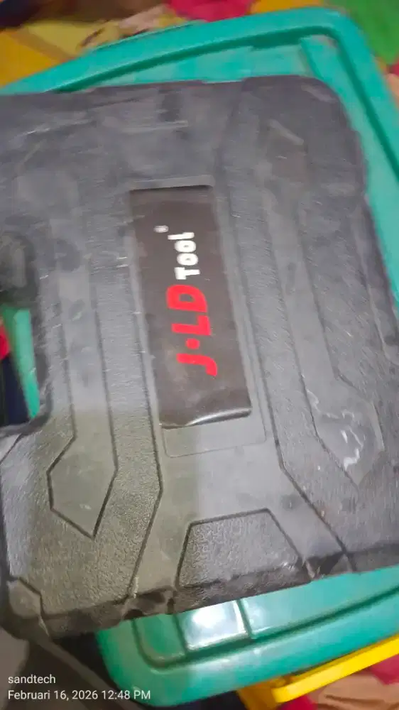 Alat cuci motor baterai