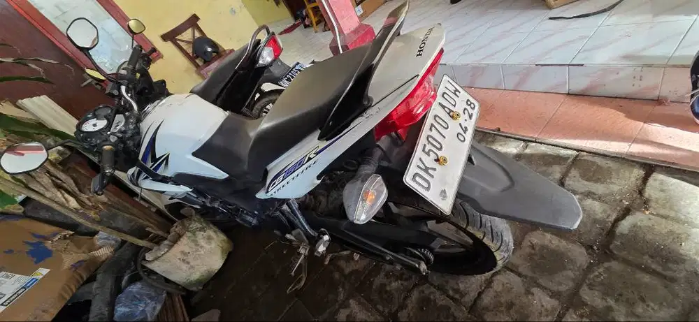 Honda CB150R 2013 kondisi bagus, mesin terawat, pribadi