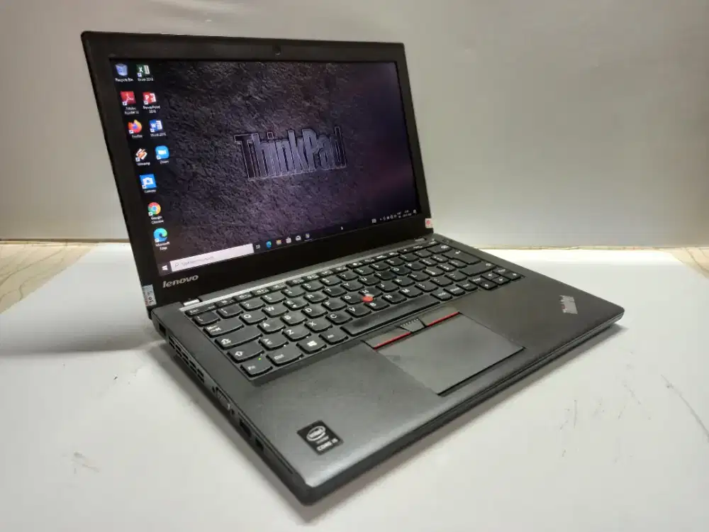 Laptop kantoran.. Lenovo Thinkpad X250 Core i5 Gen4 /8GB /256 gb