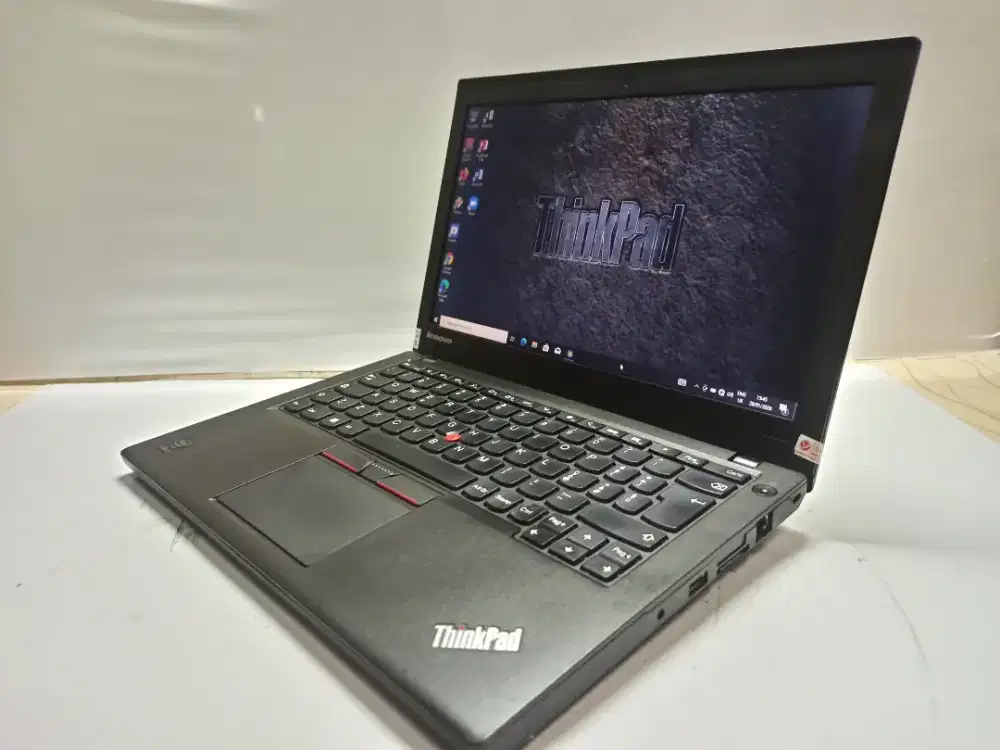 Laptop karyawan /mahasiswa.. Lenovo Thinkpad X250 i5 Gen4 /8GB /256 gb