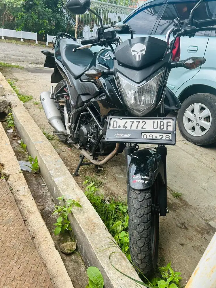 Honda CB 150R warna hitam tahin 2013