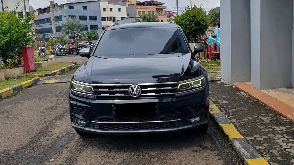 Volkswagen VW Tiguan Allspace 1.4 TSI AT Hitam 2021 NIK 2020 Low Km