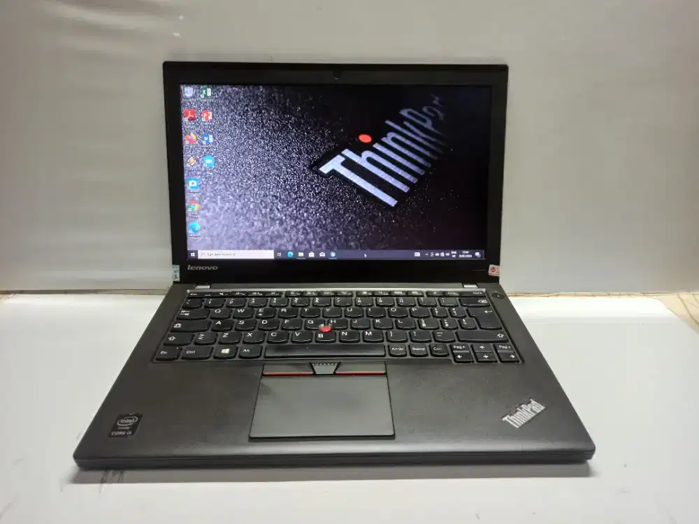 Laptop mahasiswa.. Lenovo Thinkpad X250 Core i5 Gen4 /8GB /256 GB