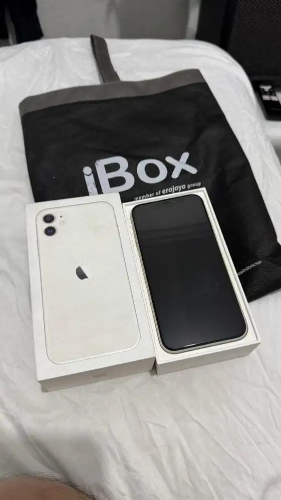 iPhone 11 White 64GB - Ex iBox (PA/A) Mulus & Fullset!
