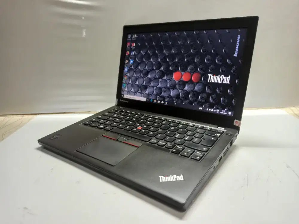 Laptop sekolah /karyawan.. Lenovo Thinkpad X250 i5 Gen4 /8GB /256 GB