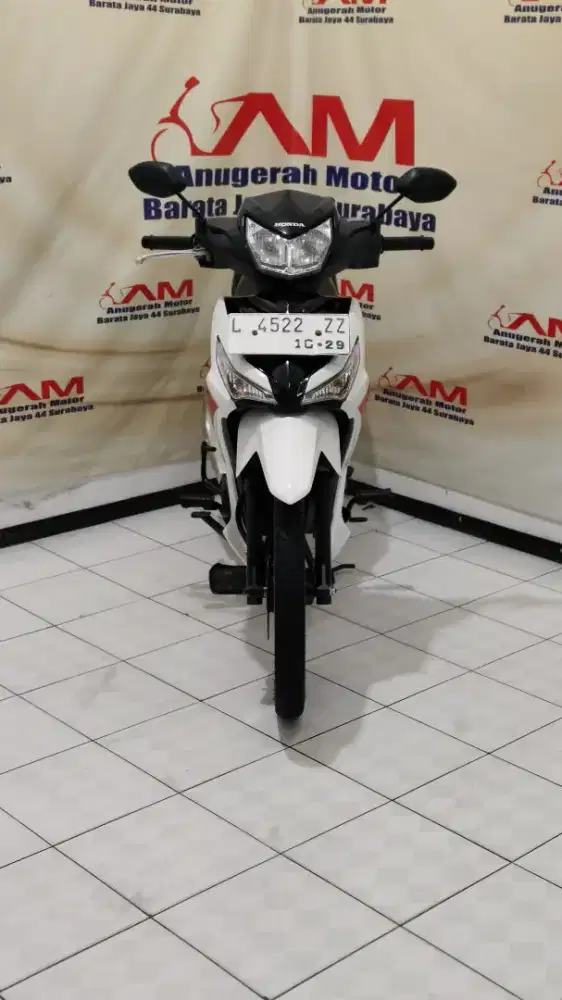 Honda supra x 125 fi Tahun 2014 warna Putih