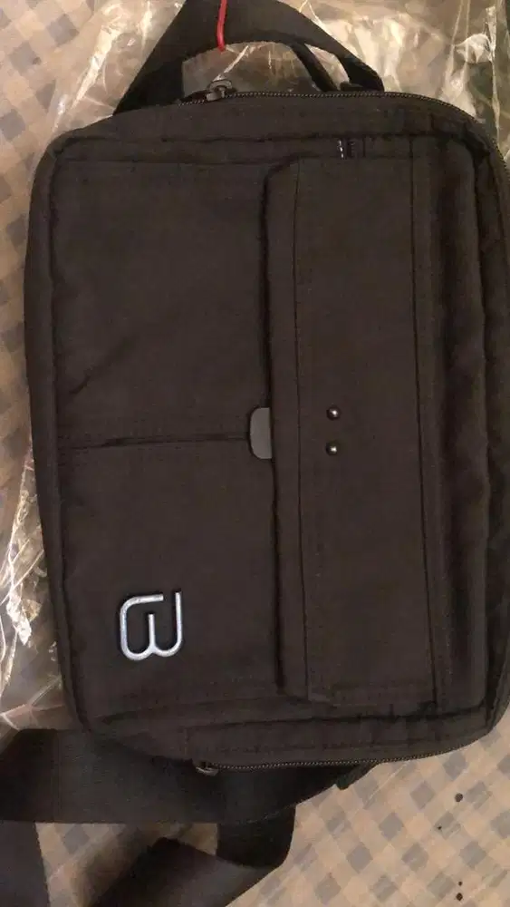 tas slempang BESIDE.U singapore ori