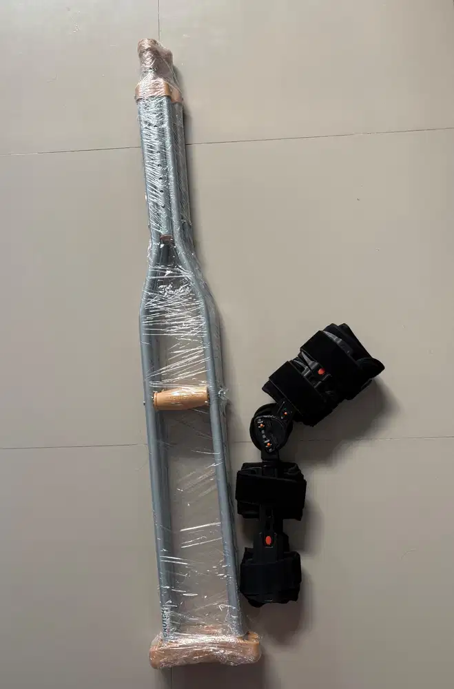 Knee brace dan tongkat