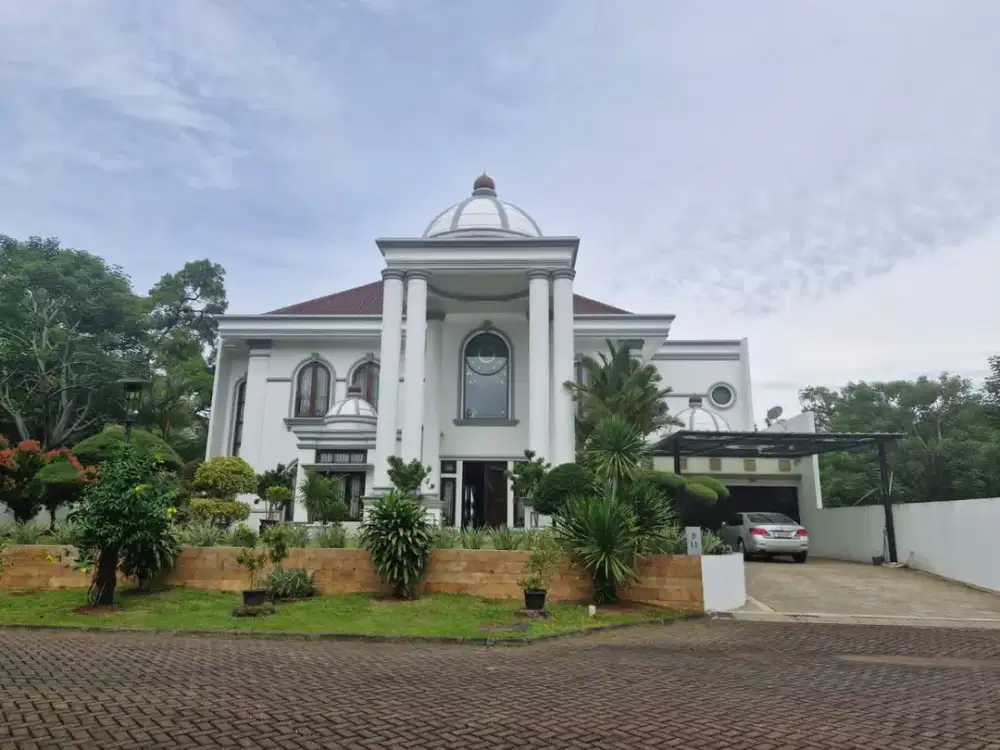 Rumah Mewah Semi Furnished Ada Kolam Renang di Bukit Golf BSD
