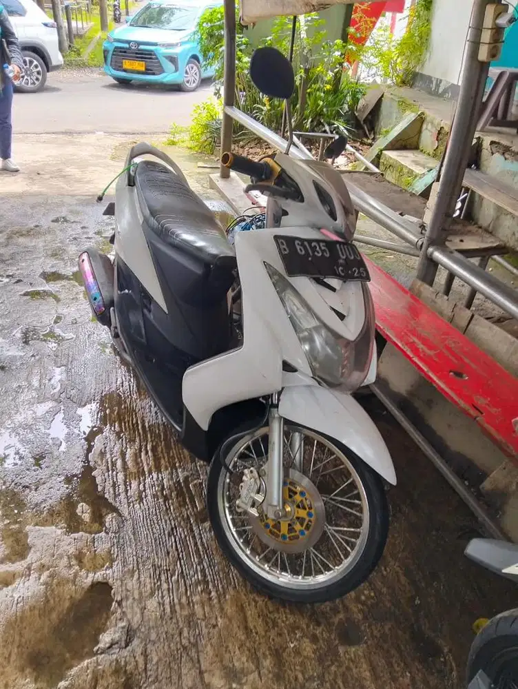 Motor yamaha mio soul 2007 warna putih