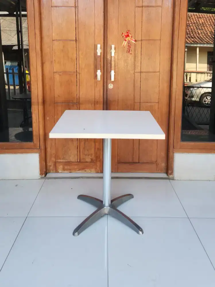 Meja ex Cafe - Meja ex Resto M10