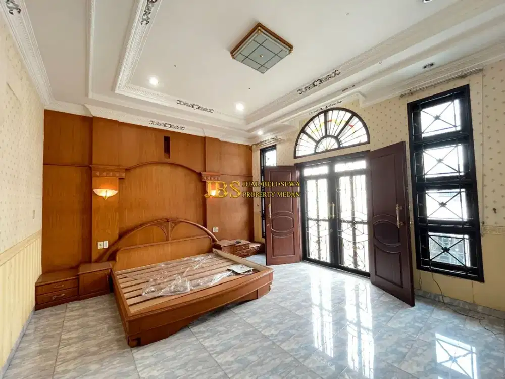 Sangat Limited!! Dijual Rumah 2,5 Tingkat di Komplek Taman Polonia 5 - Medan