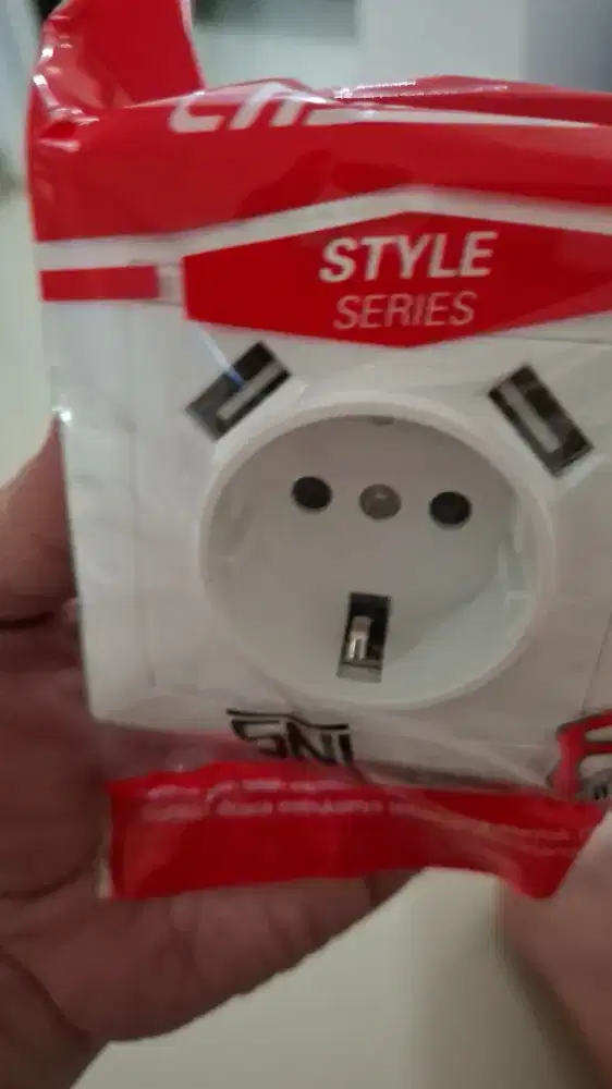 1 Gang Schuko socket with USB 2.1 A