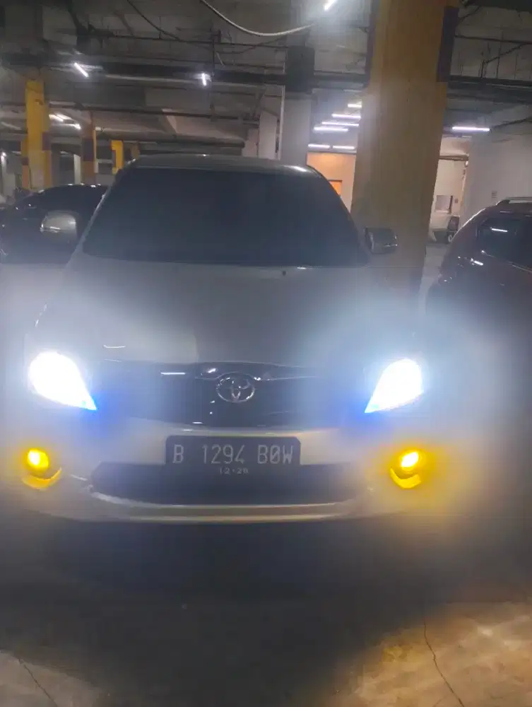 Toyota Kijang Innova 2011 Bensin