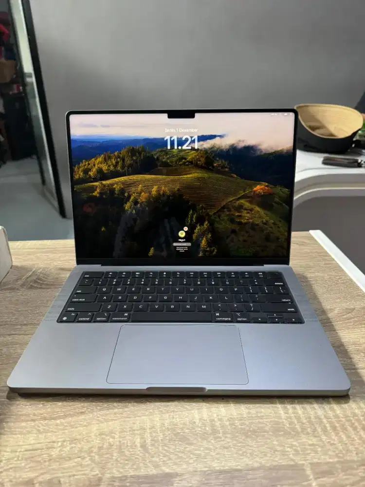 Macbook pro M3 Chip 14 inch 8/512gb like new