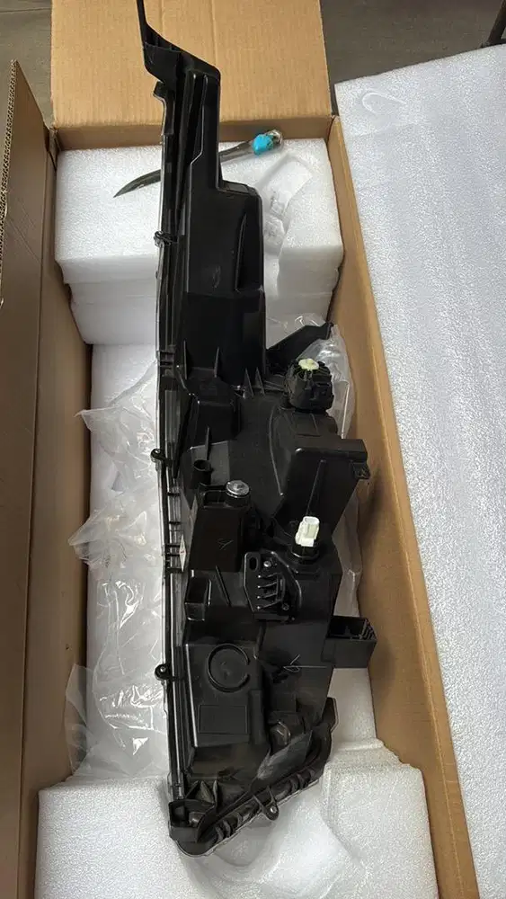 Headlamp Toyota Zenix 2023