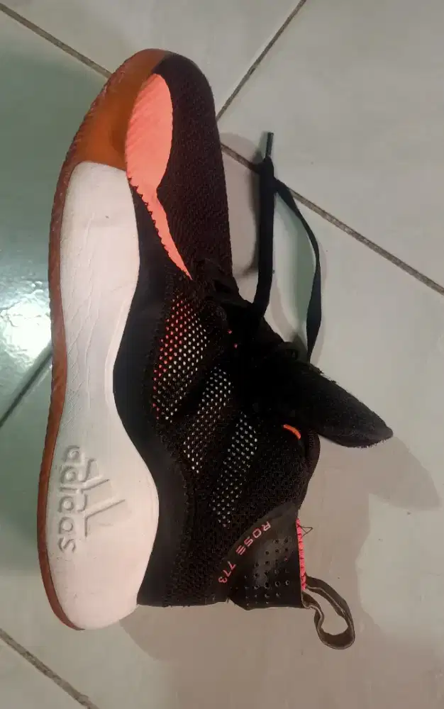 Sepatu Adidas second