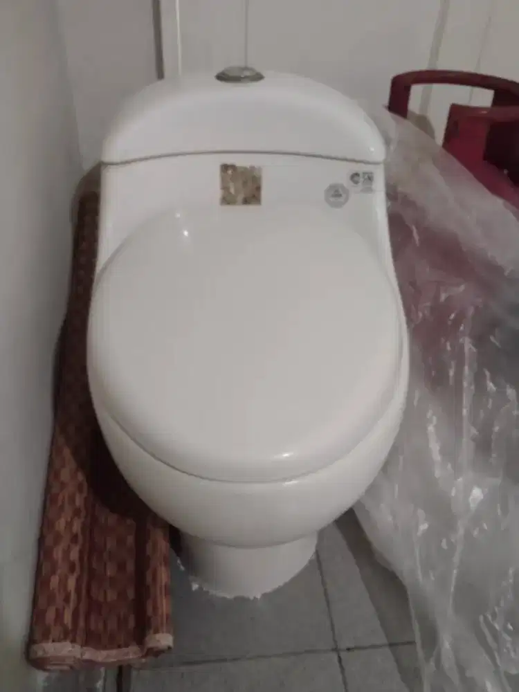 Jual murah Closed duduk kriz monokrom putih