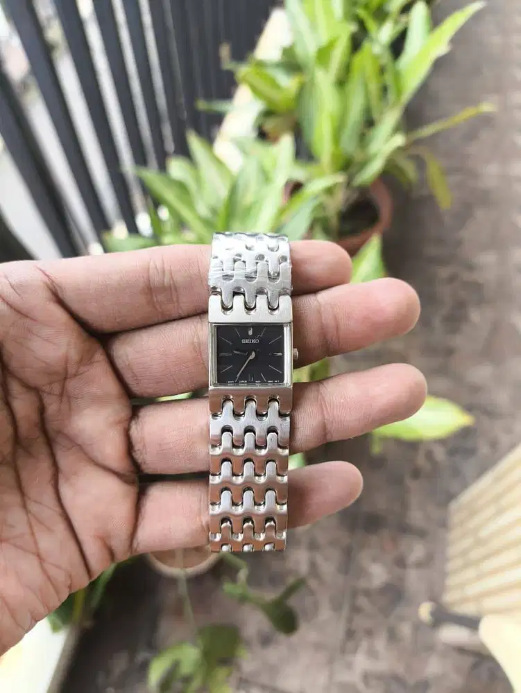 SEIKO Ladies Grey Dial Quartz 26mm