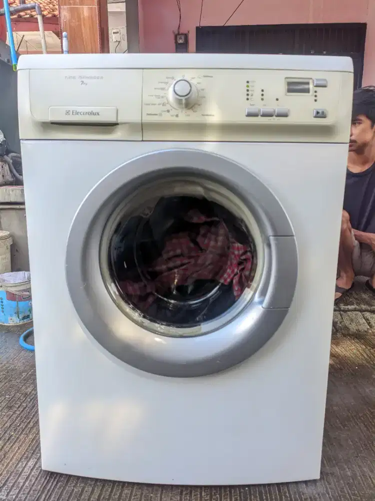 Mesin cuci Electrolux kapasitas 7kg