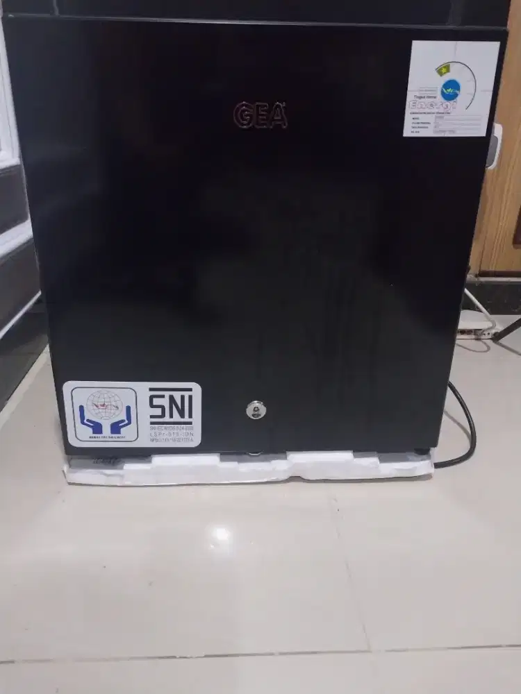 Dijual Kulkas Mini Kecil Merk GEA...