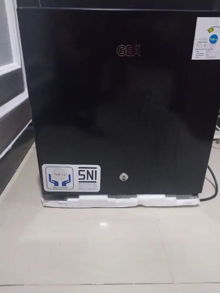 Dijual Kulkas Mini Kecil Merk GEA...