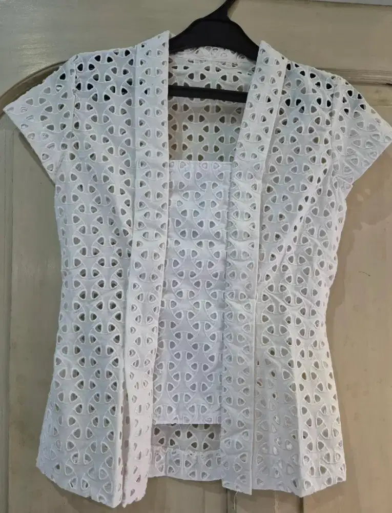 Kebaya lengan pendek