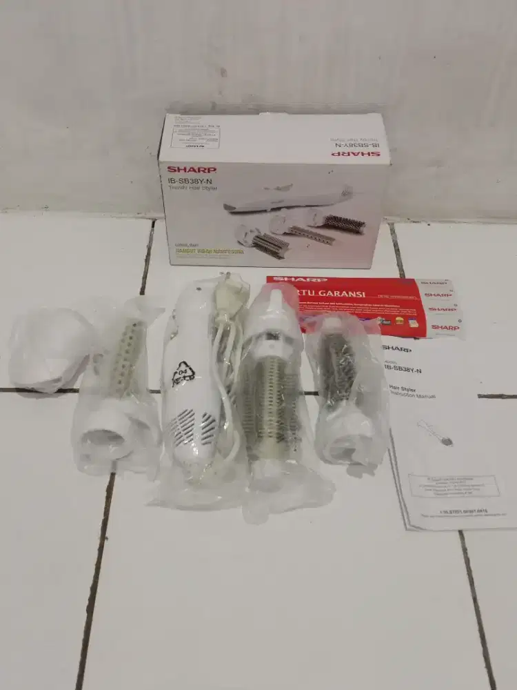 Herdayer dan catokan curly merek SHARP.