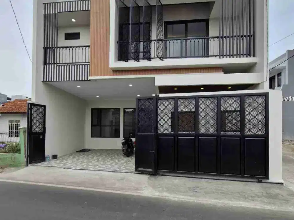 Rumah dalam cluster selangkah stasiun KRL strategis pinggir jalan