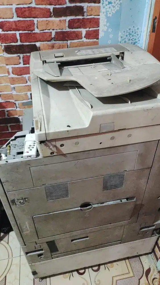 Mesin Fotokopi bisa digunain di kantor/sekolahan utk mmperbanyak soal