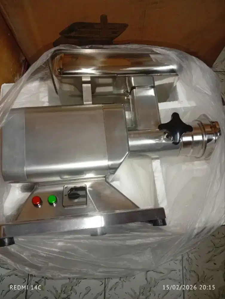 MEAT MINCER atau mesin giling daging
Merk AKEBONNO
kondisi baru