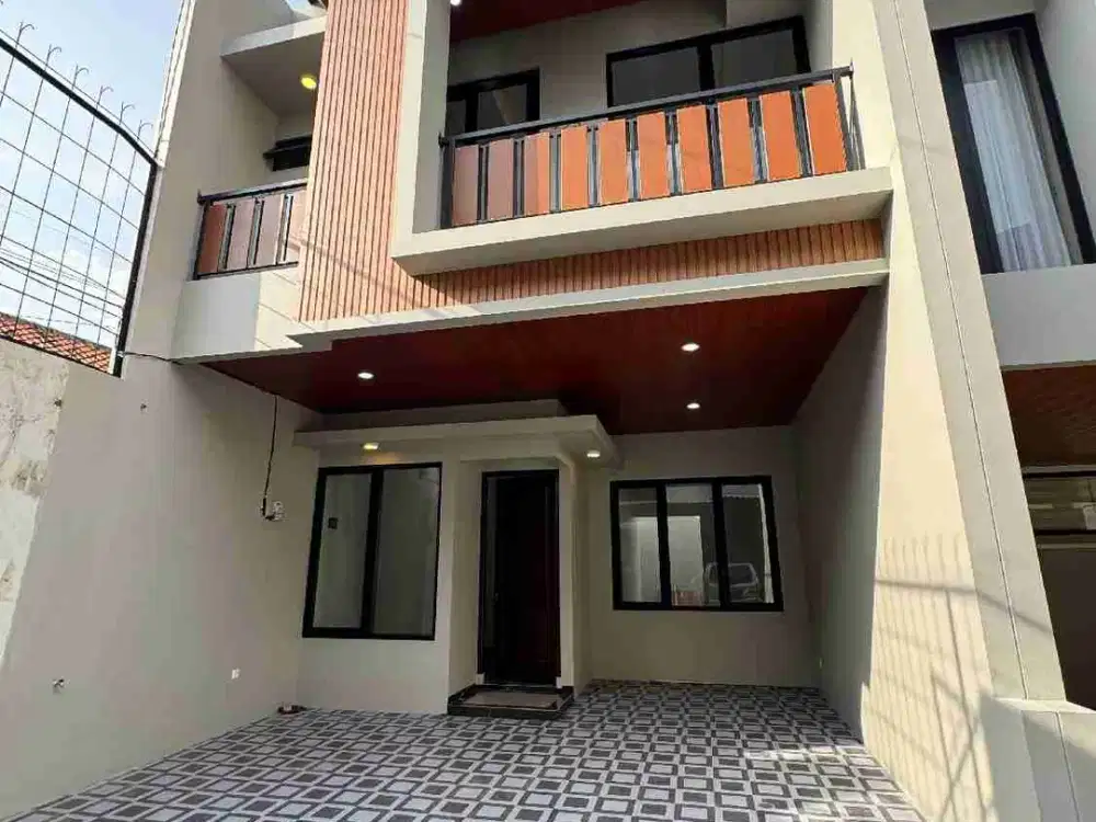 Rumah dalam cluster selangkah stasiun KRL lenteng agung pinggir  jalan raya