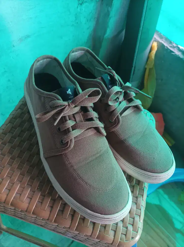 Sepatu brodo preloved